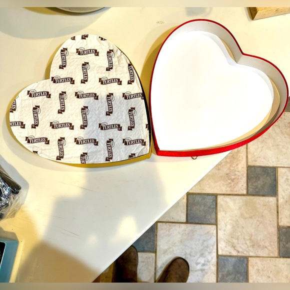 VTG DeMETs TURTLE VALENTINE PADDED SATIN HEART CHOCOLATE BOX 10.25” RED GIFT LUV - Picture 5 of 9